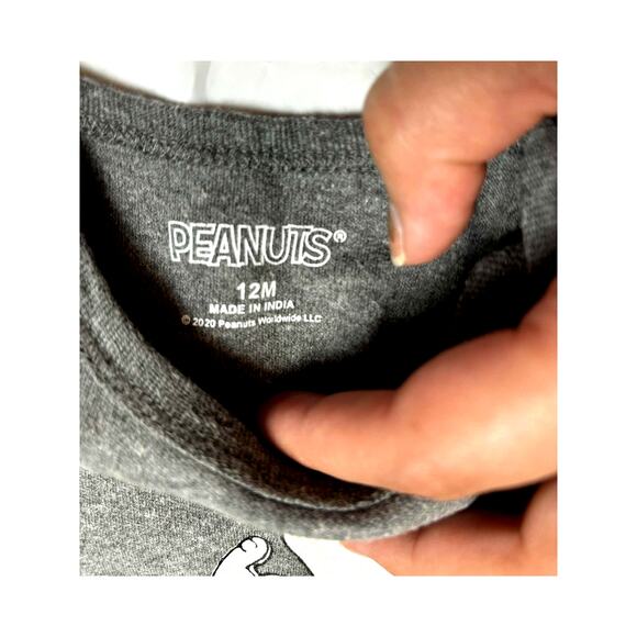 Peanuts baby bodysuit, gray 12 months ft. Snoopy, Charlie Brown and characters - Picture 3 of 3